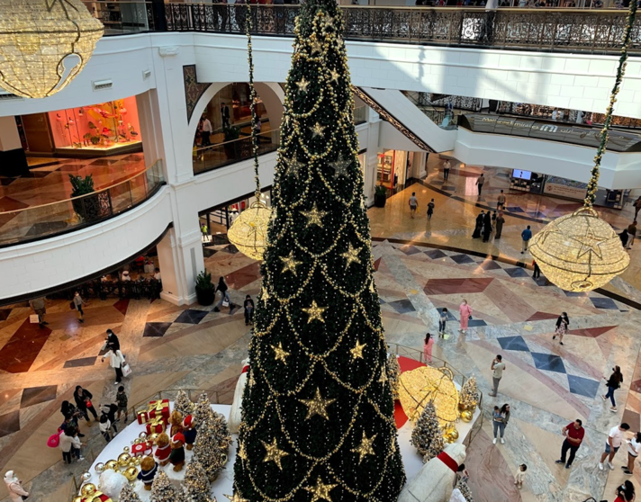 Una imagen navideña 2020 en Mall of the Emirates de Dubai. (EL CORREO)