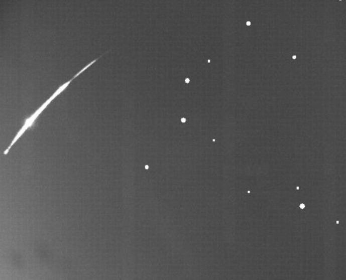 Una imagen del meteoro en el cielo de Abu Dhabi difundida por el Centro Astronómico.