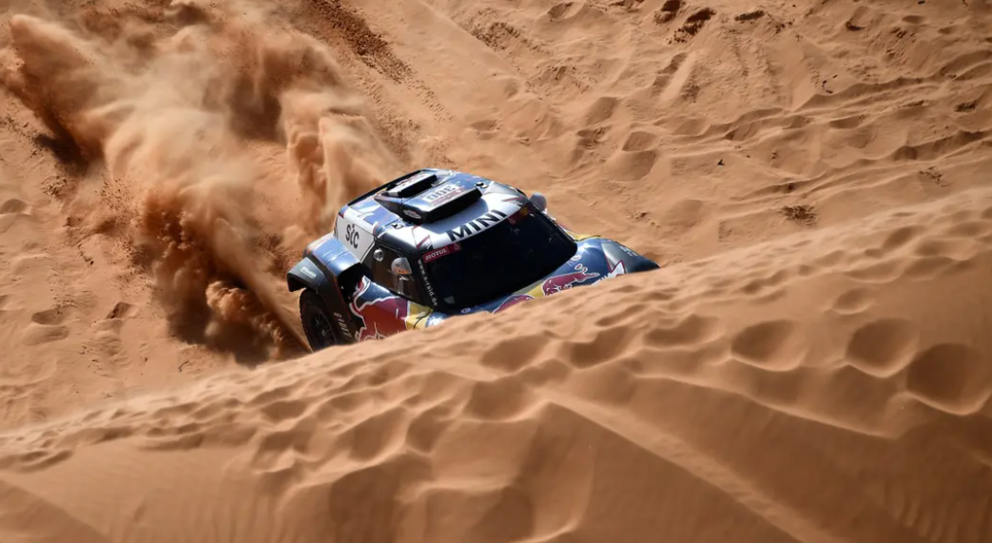 Carlos Sainz en el desierto saudí este viernes. (Al Arabiya)