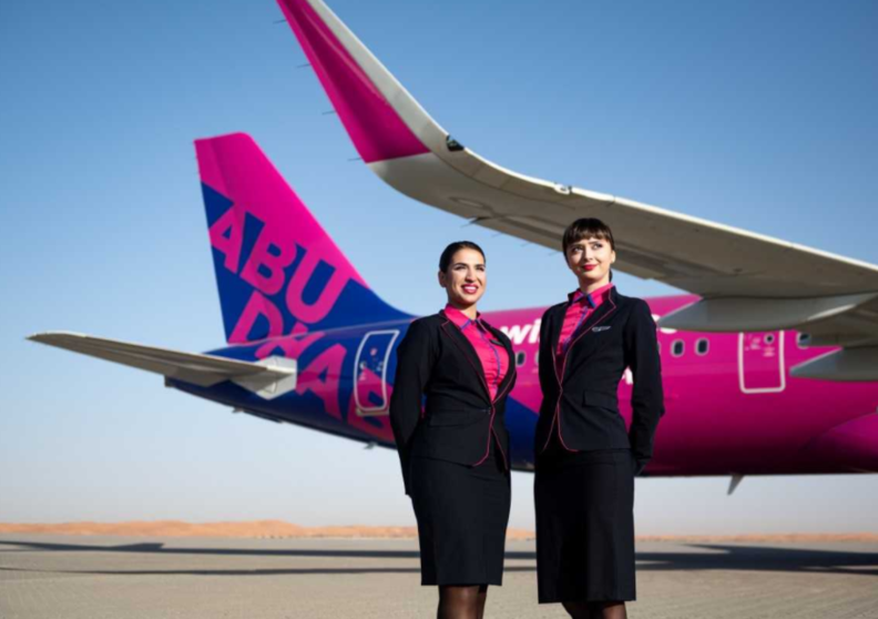 Tripulación de Wizz Air Abu Dhabi. (WAM)