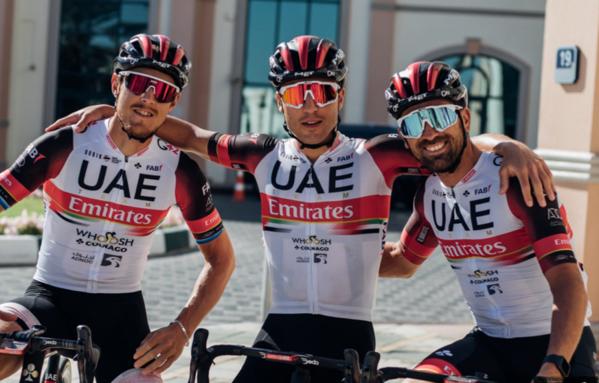Ciclistas del UAE Team Emirates. (Twitter)