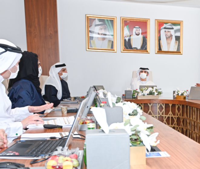Una reunión en EAU en la era del coronavirus. (Dubai Media Office)