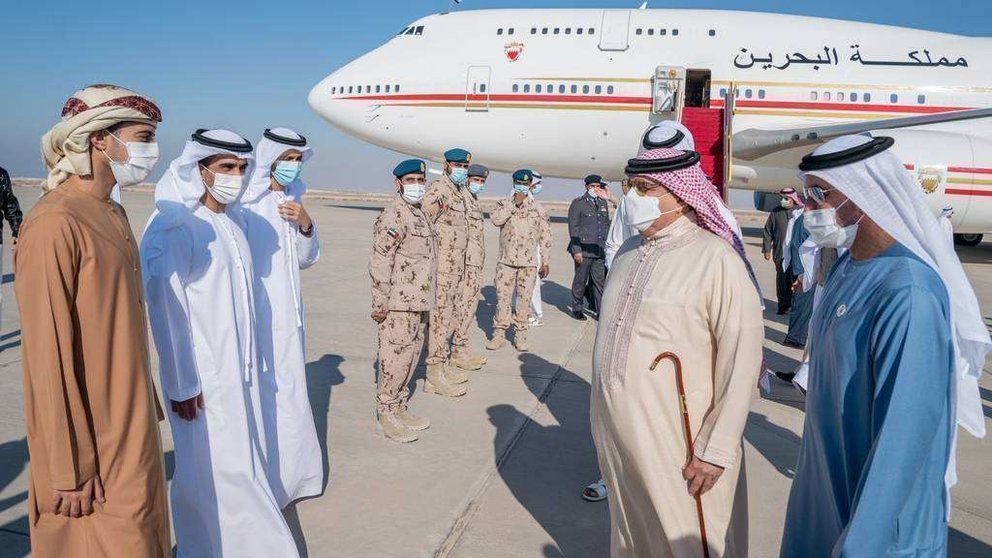 El rey Hamad bin Isa Al Khalifa de Bahréin a su llegada a Abu Dhabi. (WAM)