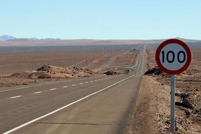 Altas autoridades chilenas buscarán en la región del Golfo la próxima semana inversiones para la carreteras del país. En la imagen, la Panamericana en Chile. (pxhere.com)
