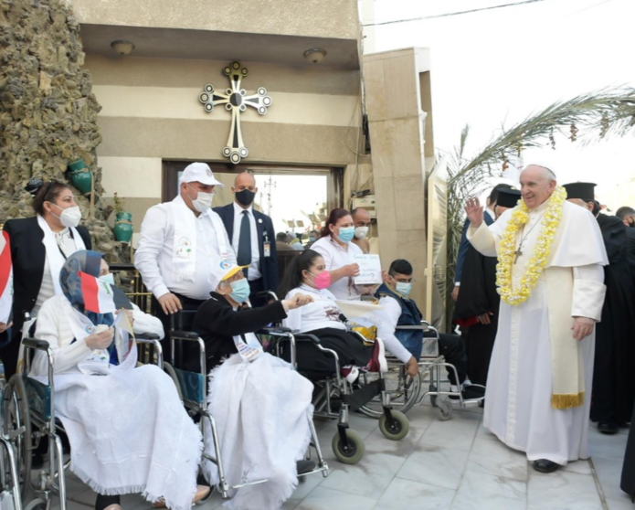 El Papa con un encuentro con jóvenes en Irak. (Twitter)