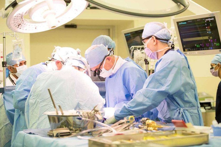 Una operación quirúrgica en la clínica Cleveland de Abu Dhabi.