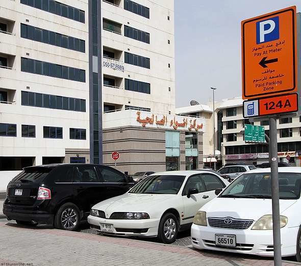 Imagen de aparcamiento en Dubai. 