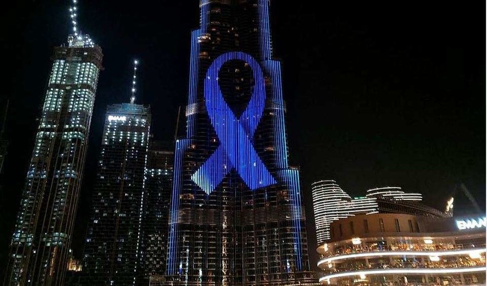 El Burj Khalifa, edificio más alto del planeta, iluminado con el lazo azul de la inclusión en el Día Muncial de la Conciencia sobre el Autismo. (EL CORREO)