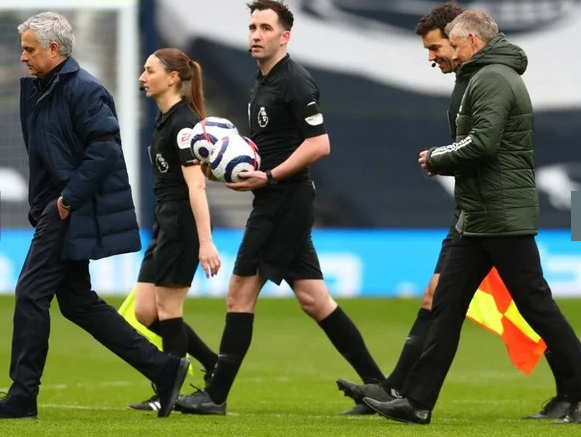 Sian Massey-Ellis tras el partido entre Tottenham Hotspur y Manchester United en la Premier League. (AFP)