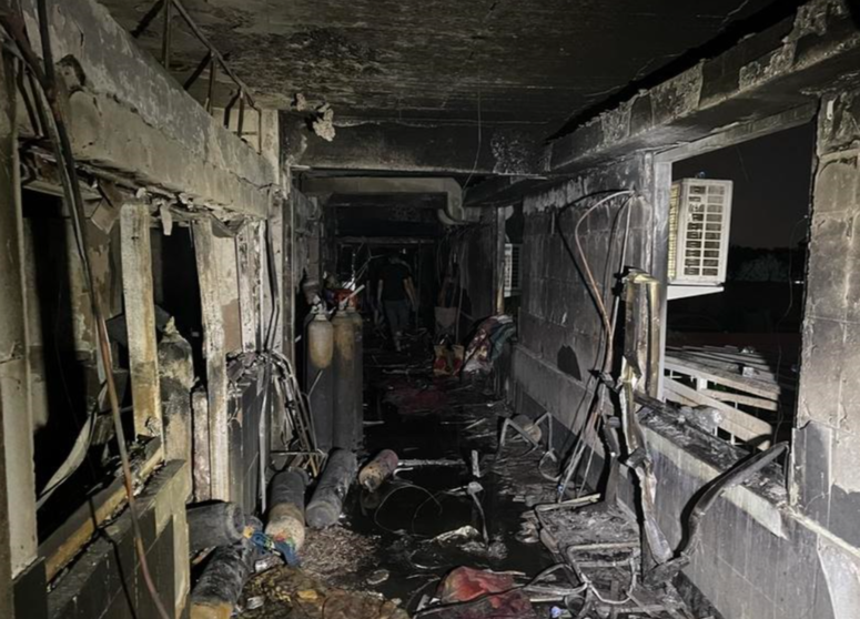 Una imagen de Twitter del lugar de una sala del hospital tras el incendio.