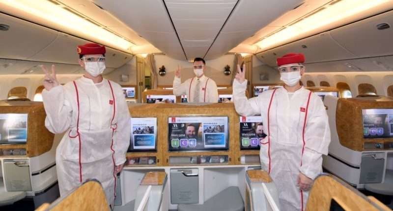 Personal de cabina de Emirates vacunado.