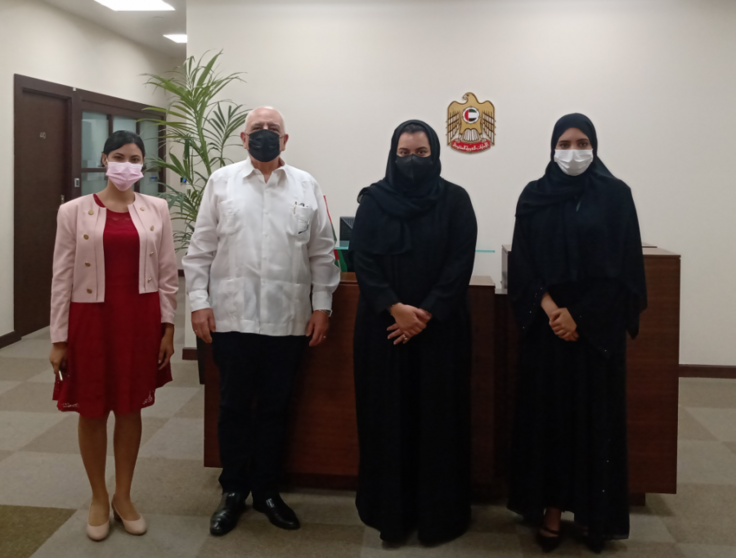 Representantes de la Embajada de Cuba con las autoridades emiratíes del Departamento de Asuntos de América del Ministerio de Exteriores. (Cedida)