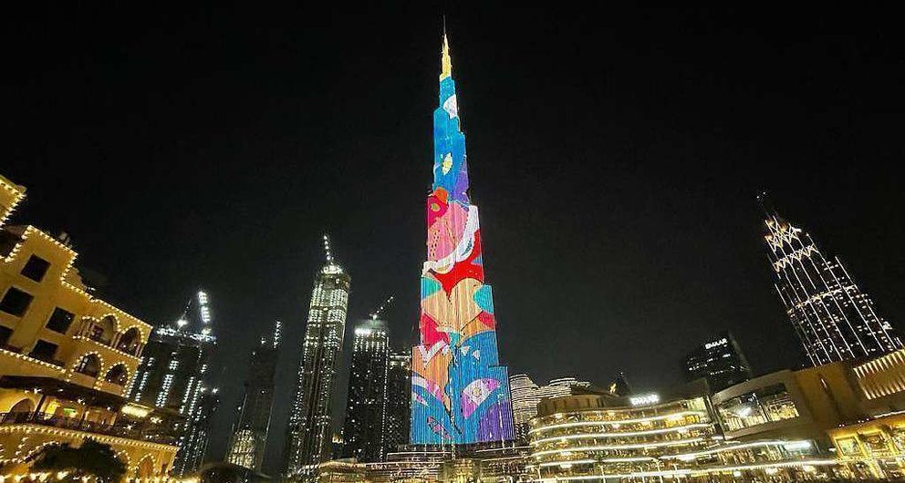 El Burj Khalifa iluminado en abril de 2021. (EL CORREO)