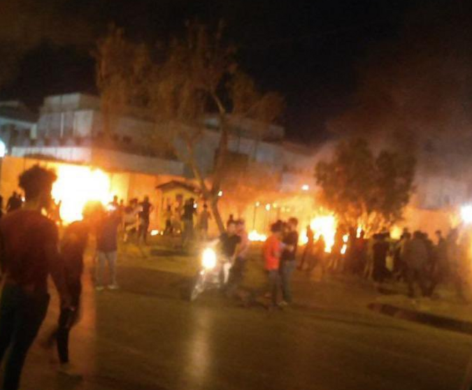 Una imagen de Twitter de los manifestantes en el sur de Irak.