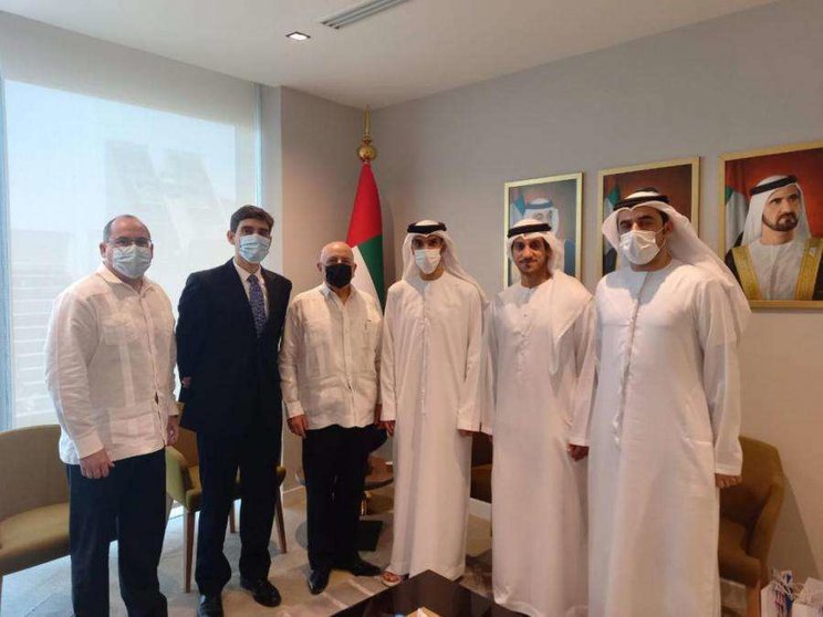 Foto de familia de los asistentes a la reunión en Abu Dhabi. (Cedida)