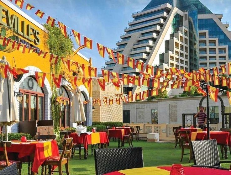 Terraza del Seville's, restaurante español donde estará situada la mesa electoral en Dubai. (Cedida)