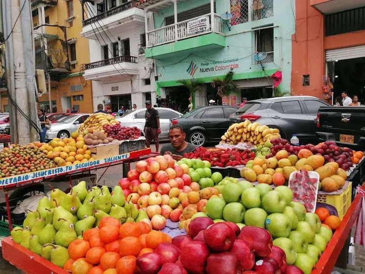 Fruta en un mercado de Cali. (EL CORREO)