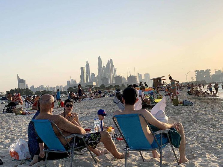 Un día de playa en Dubai. (EL CORREO)