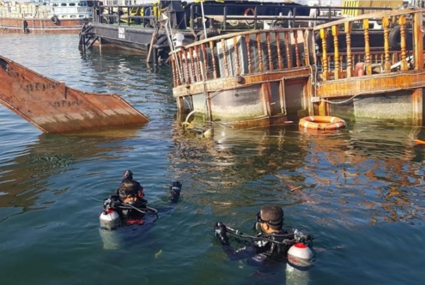 La Policía de Dubai difundió esta imagen del barco restaurante hundido.