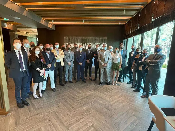 Foto de familia de los asistentes al desayuno desarrollado por el Spanish Business Council en Abu Dhabi. (EL CORREO)