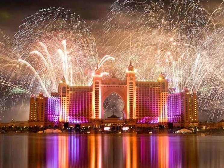 Fuegos artificiales en el hotel Atlantis de Dubai.