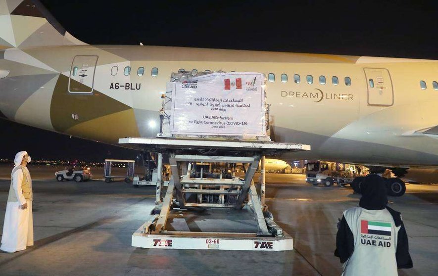 Un avión de Etihad trasladó la ayuda sanitaria a Lima. (WAM)