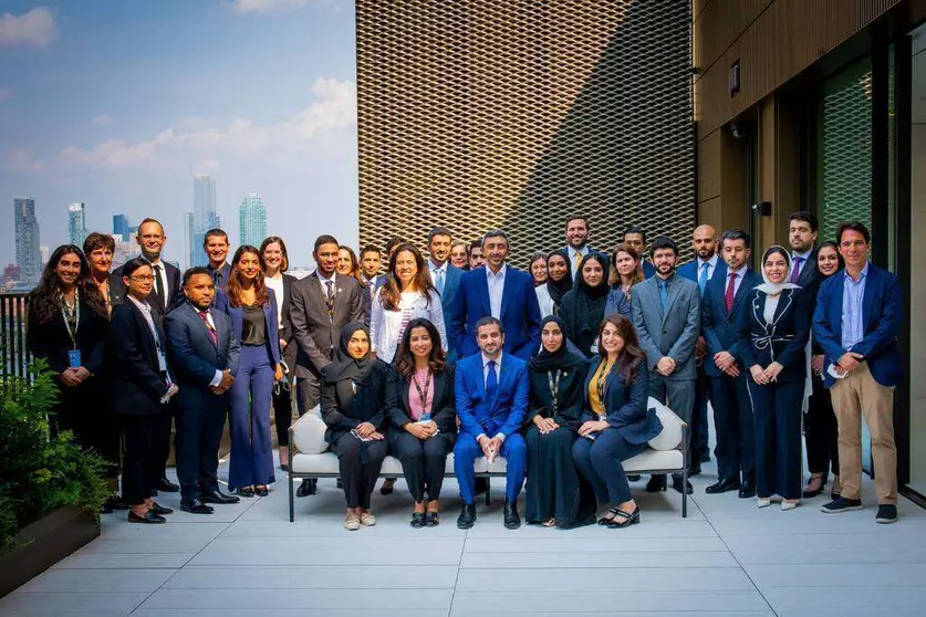 El ministro de Exteriores de EAU en la terraza del edificio emiratí en Nueva York. (WAM)