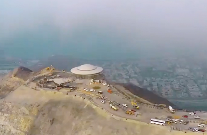 Una vista de la casa de descanso Al Suhub en la cima de una montaña Khorfakkan.