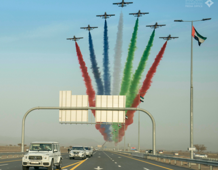 Gran despliegue para la inauguración de varias carreteras en EAU. (Dubai Media Office)