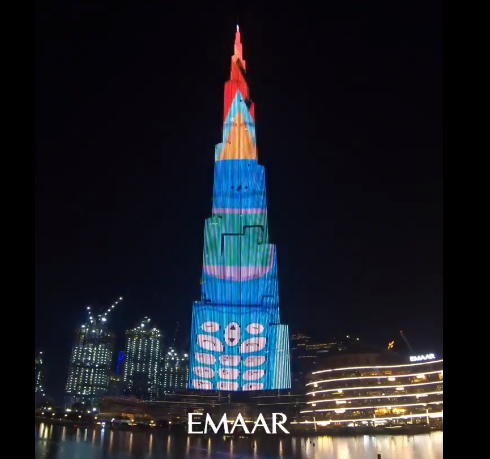 Captura de pantalla del vídeo presentado del espectáculo del Burj Khalifa.