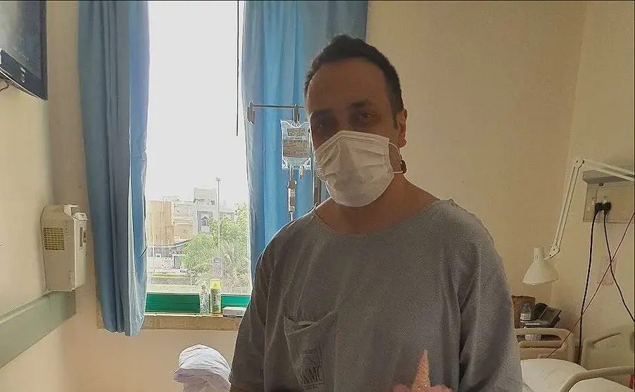 El joven ingeniero colombiano en un hospital de Abu Dhabi. (Cedida)