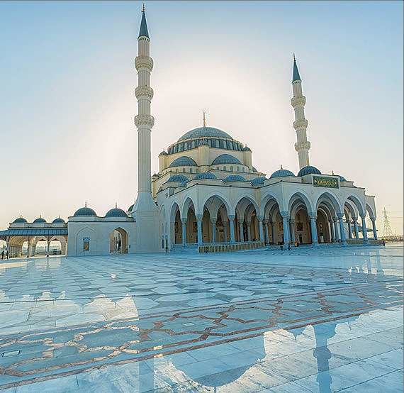 Perspectiva general de la gran mezquita de Sharjah. (WAM)