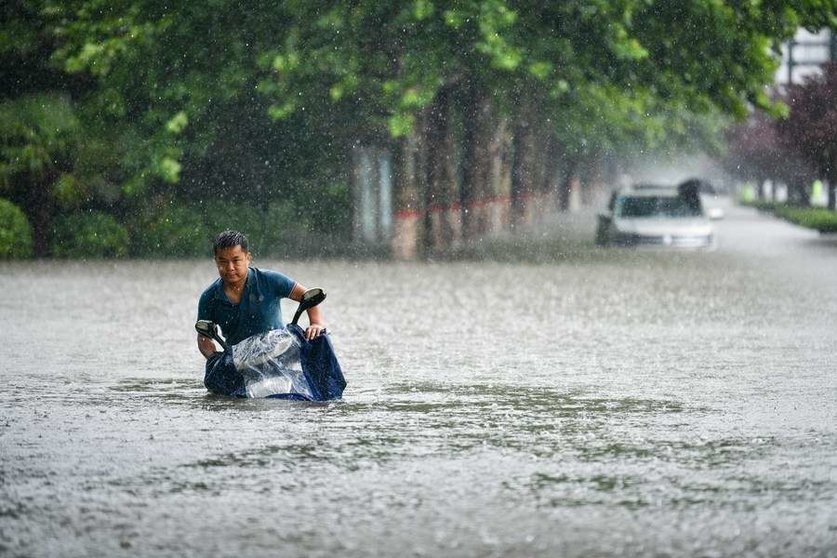 Las lluvias torrenciales han dejado en los últimos días decenas de muertos y desaparecidos en la provincia china de Henan. (@XHNews)