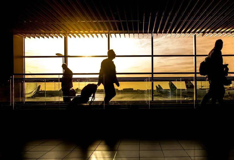 A modo ilustrativo, viajeros en un aeropuerto. (Fuente externa)