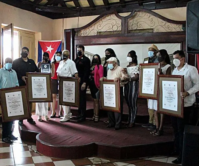 Condecorados en Santiago de Cuba por el Instituto Latino de la Música. (Sergio Martínez Martínez)