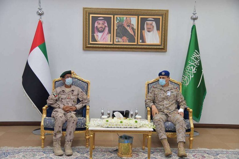 Los jefes de Estado Mayor de Arabia Saudita y Emiratos Árabes. (WAM)