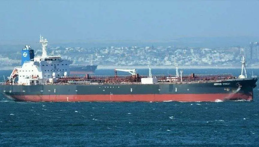 El barco petrolero Mercer Street, con bandera liberiana y administrado por Zodiac Maritime de propiedad israelí, en Ciudad del Cabo en 2015. (Fuente externa)