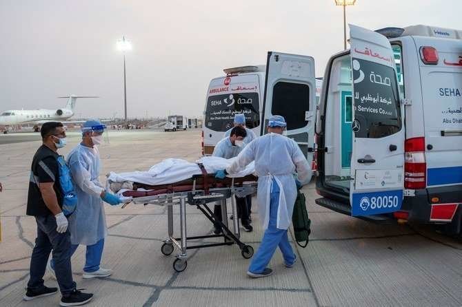 Traslado a Abu Dhabi de uno de los heridos. (WAM)