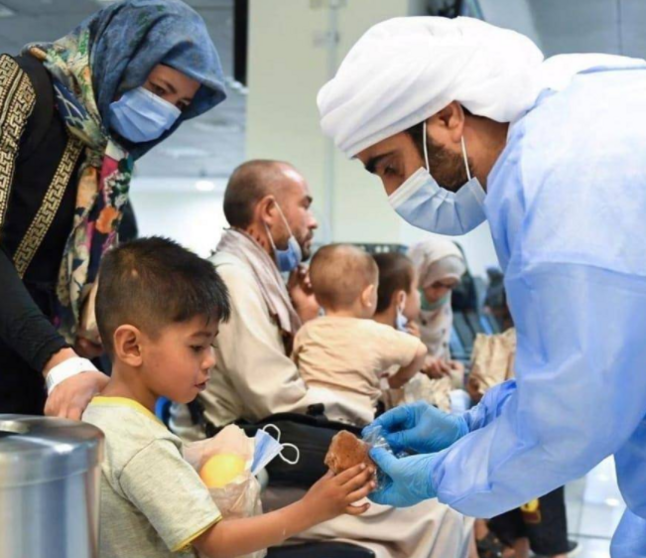 Familia afgana atendida en Emiratos Árabes. (Fuente externa)