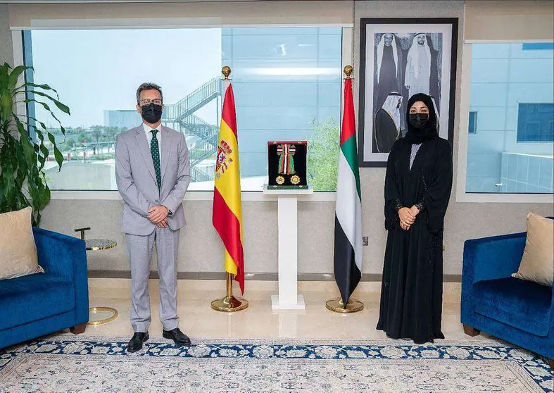 Antonio Álvarez Barthe, embajador de España, durante el acto en que la La ministra de Estado de Cooperación Internacional, Reem Al-Hashimy, le entregó, la Orden de la Independencia de Primera Clase de EAU. (Cedida) 