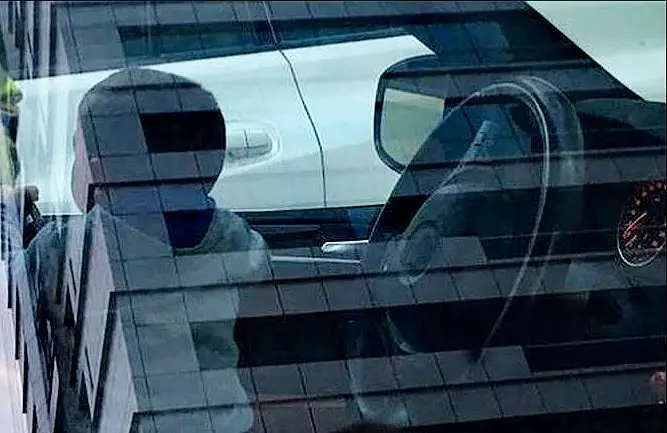 Niño encerrado en el interior de un coche. (Fuente externa)