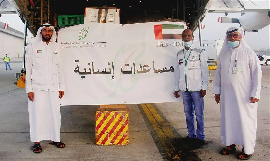 Avión con ayuda humanitaria esencial, a punto de partir desde Dubai hacia Afganistán. (WAM)