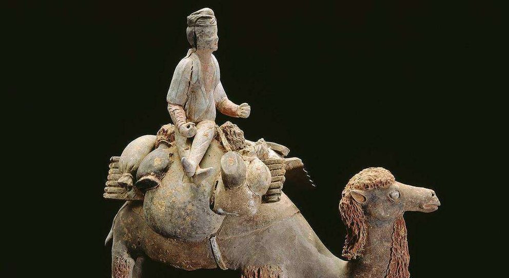 Obras de alfareros del norte de China en el siglo VII forman parte de la exposición del Louvre Abu Dhabi. (Fuente externa)