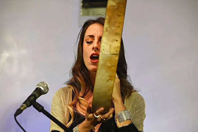 La soprano Isabel Cañada, sobre el escenario en Casa Árabe de Córdoba. (Casa Arabe / Chencho Martínez)