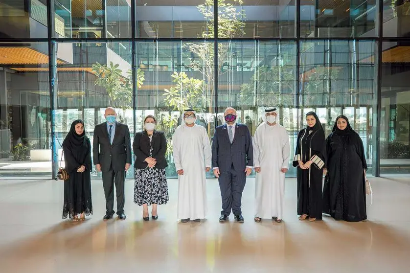 La delegación de Guatemala junto a las autoridades de Sharjah. (WAM)