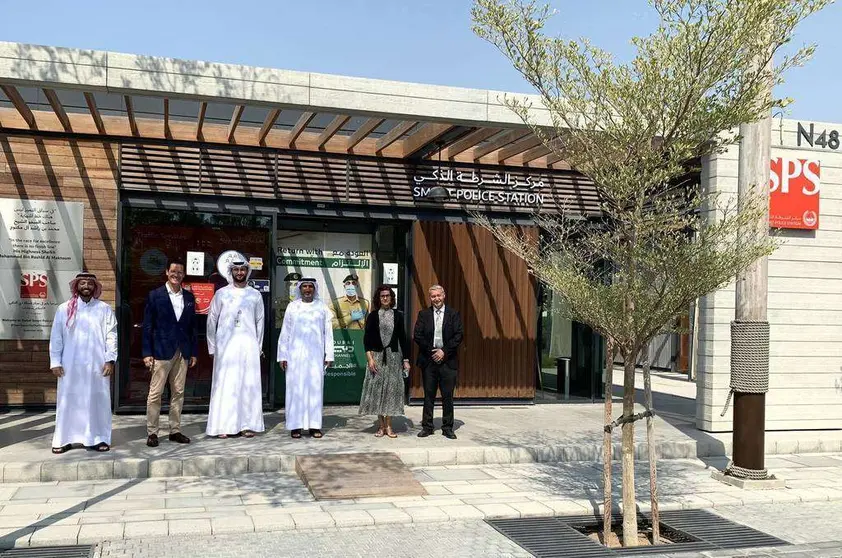 Una comisaría de policía Inteligente en Dubai. (Twitter)