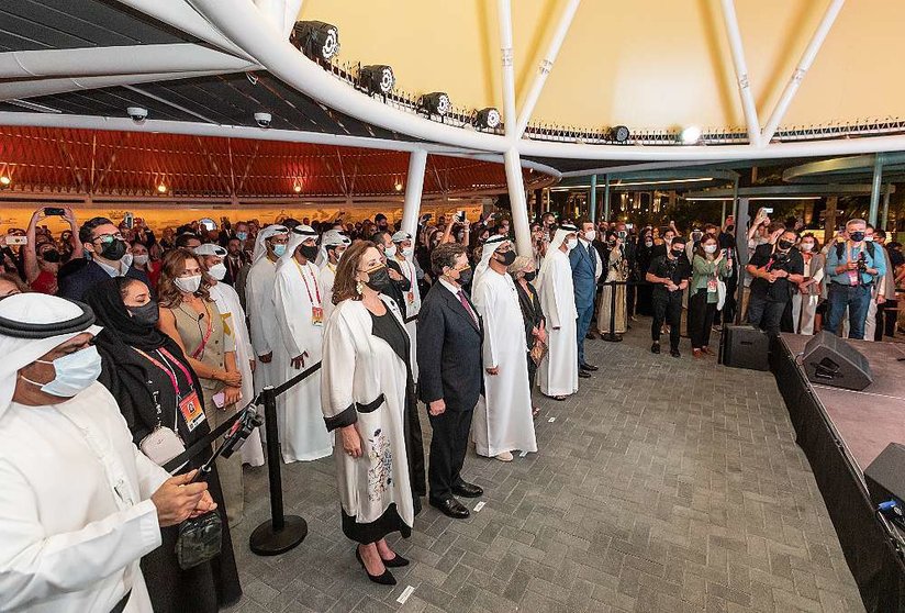 Ministros emiratíes y autoridades españolas, durante el acto protocolario de celebración de la Fiesta Nacional en el Pabellón de España de Expo 2020 Dubai. (Cedida)
