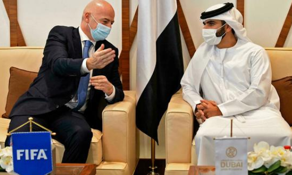 Gianni Infantino (izq) en una visita a Dubai. (Fuente externa)