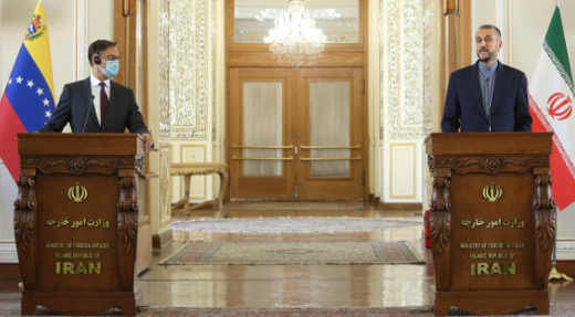 El ministro venezolano de Relaciones Exteriores, Félix Plasencia, es recibido por el presidente Ebrahim Raisi en Teherán (18.10.2021)
