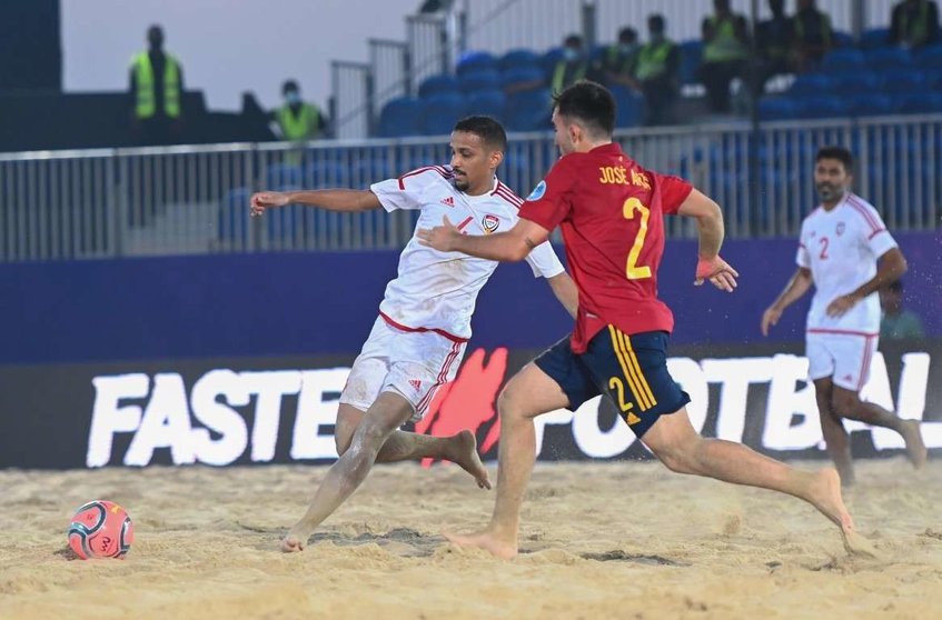 Una imagen del encuentro de fútbol playa entre las selecciones de Emiratos y España. (WAM)